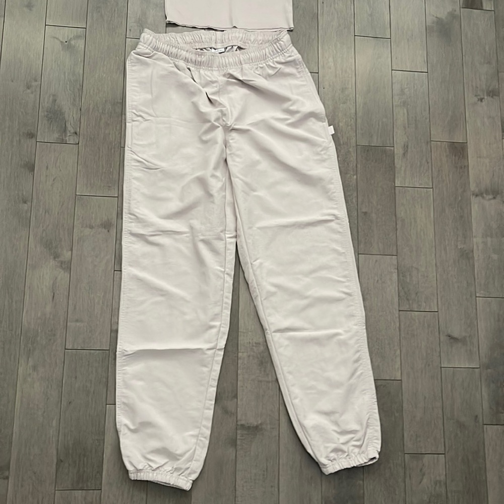 NWOT Aritzia TNA top. Just selling top - Picture 5 of 5